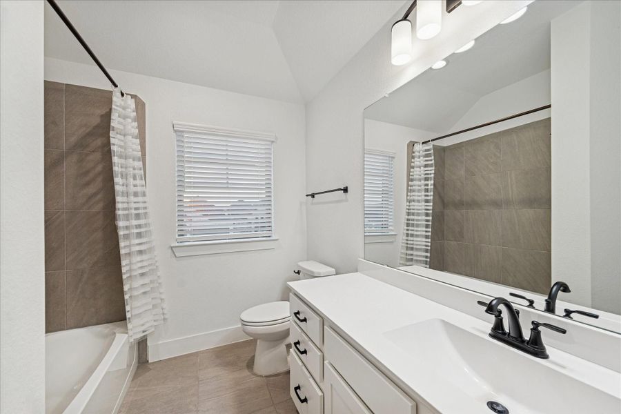 Furnished interior view inside a new home in , Conroe (Image 18).