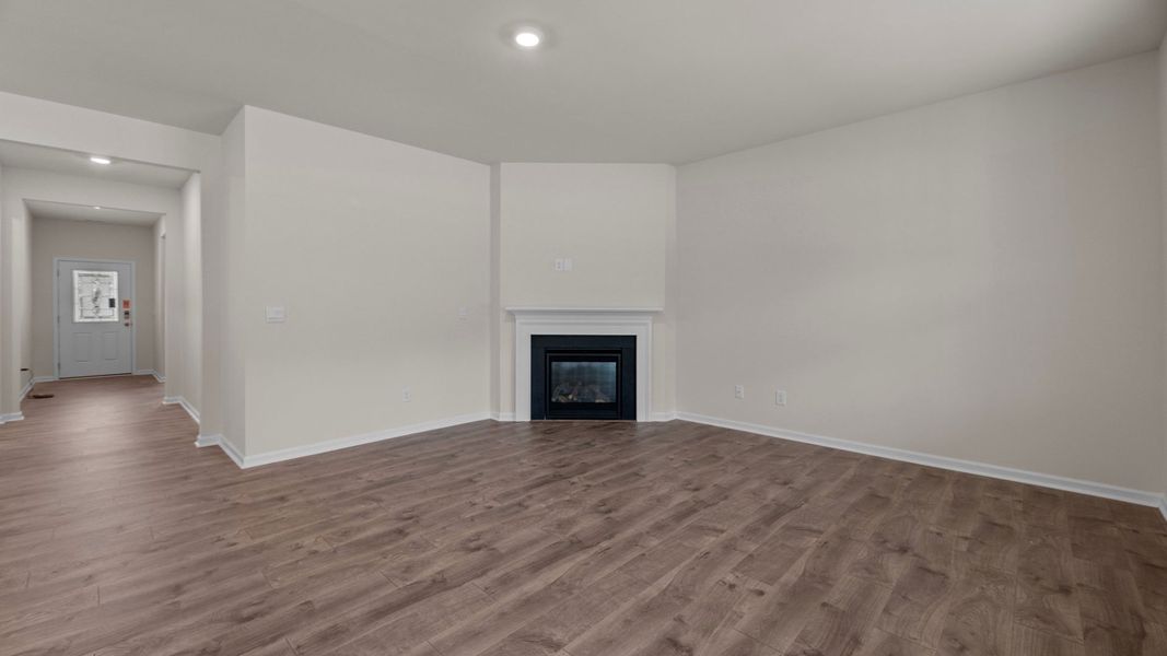 Spacious, unfurnished interior of a new home in West New Bern, New Bern (Image 10).