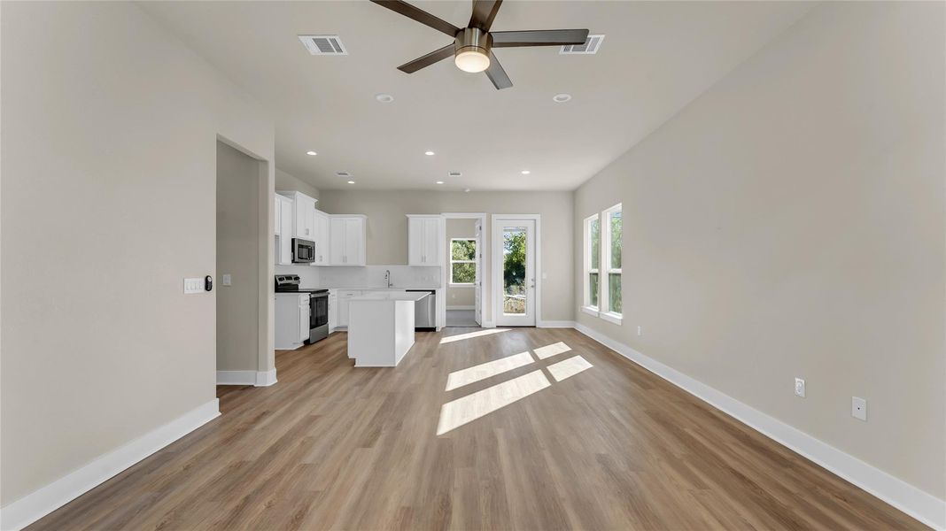 Spacious, unfurnished interior of a new home in , Cottonwood Shores (Image 22).