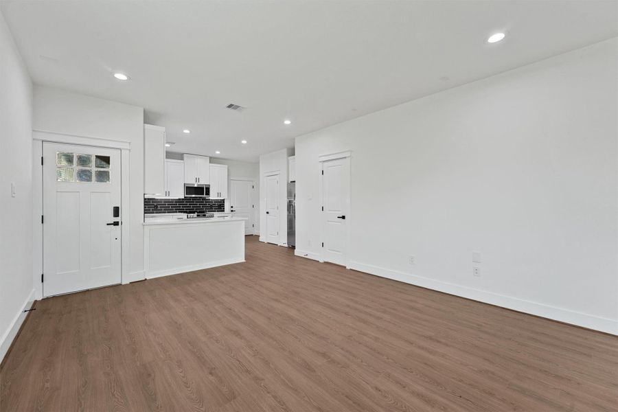 Spacious, unfurnished interior of a new home in , Houston (Image 16).