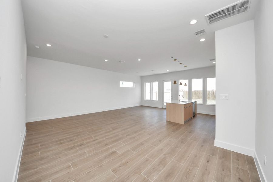 Spacious, unfurnished interior of a new home in , Houston (Image 31).