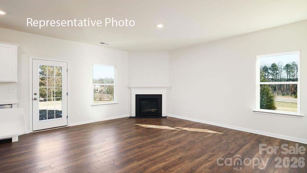 Spacious, unfurnished interior of a new home in Clark Creek Landing, Lincolnton (Image 20).