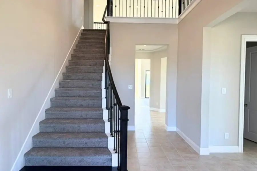 Spacious, unfurnished interior of a new home in Ridge Park Estates, Royse City (Image 5).