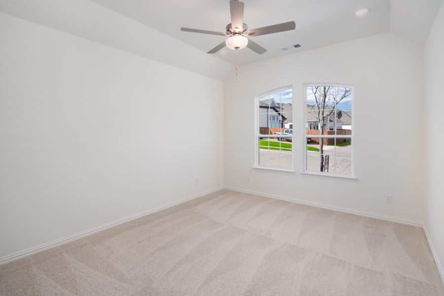 Spacious, unfurnished interior of a new home in Edgewater, Fate (Image 23).