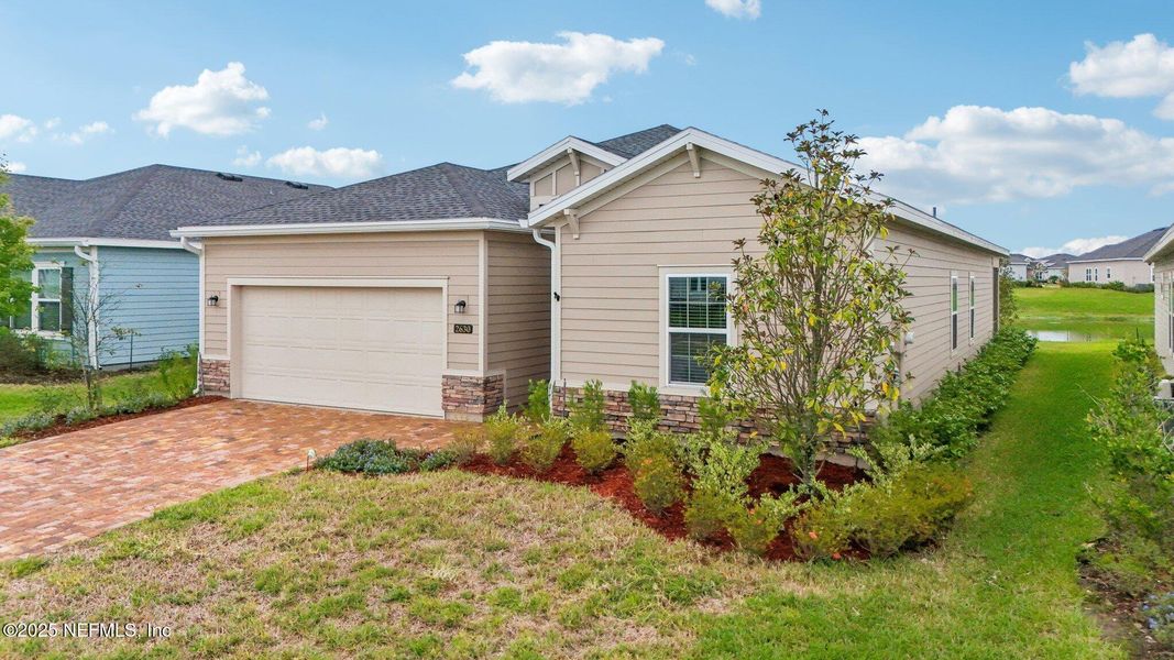 Exterior details and patio area of a home in , Green Cove Springs (Image 26).