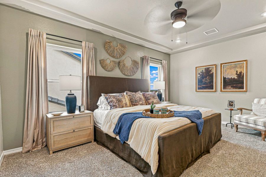 Furnished interior view inside a new home in Paseos Del Este, Horizon City (Image 11).