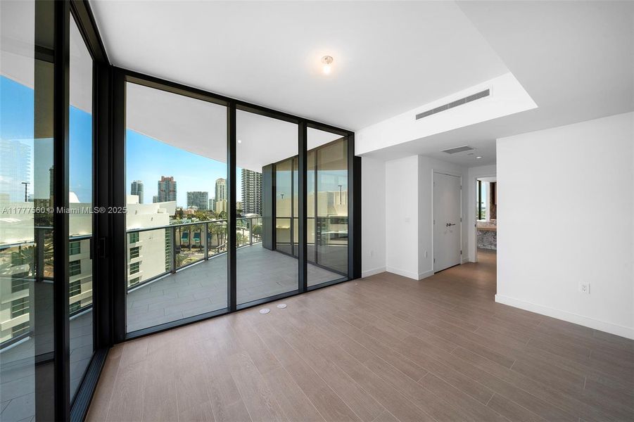 Spacious, unfurnished interior of a new home in Five Park, Miami Beach (Image 14).