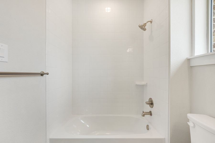 Close-up of interior finishes inside a home in Cottonwood Creek, Rowlett (Image 20).