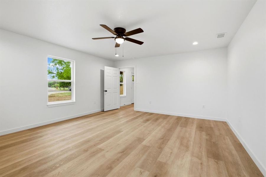 Spacious, unfurnished interior of a new home in , Baird (Image 19).