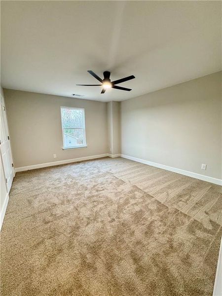 Spacious, unfurnished interior of a new home in , Gainesville (Image 16).