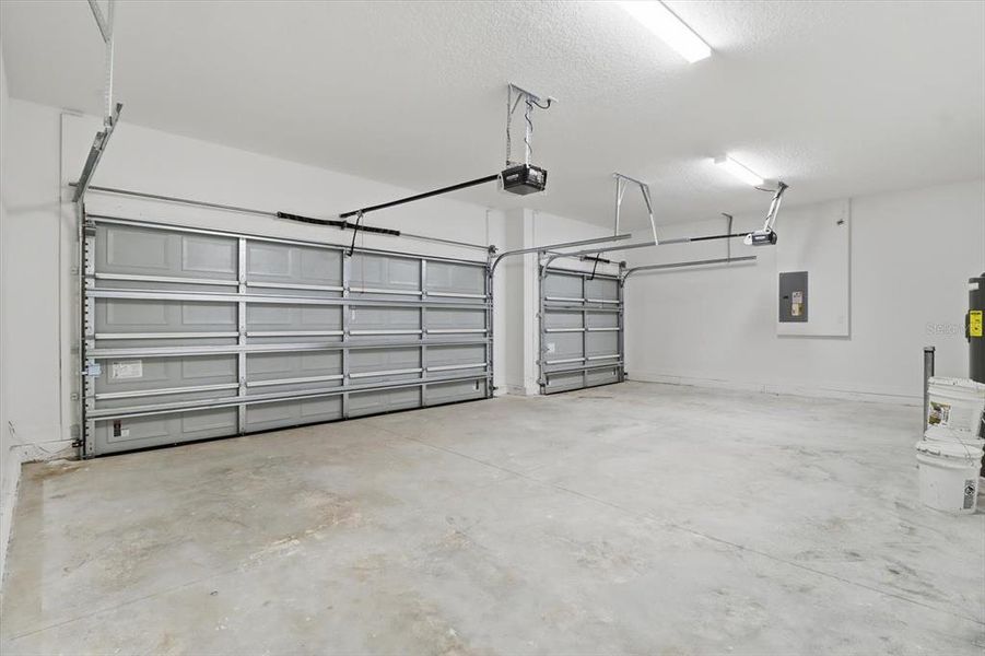 Spacious, unfurnished interior of a new home in , Ocala (Image 18).