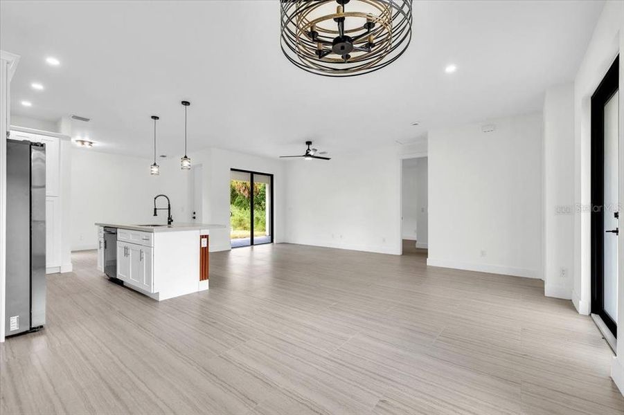 Spacious, unfurnished interior of a new home in , Port Charlotte (Image 29).