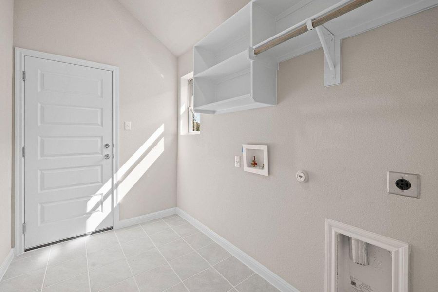 Spacious, unfurnished interior of a new home in Trinity Ranch, Elgin (Image 24).