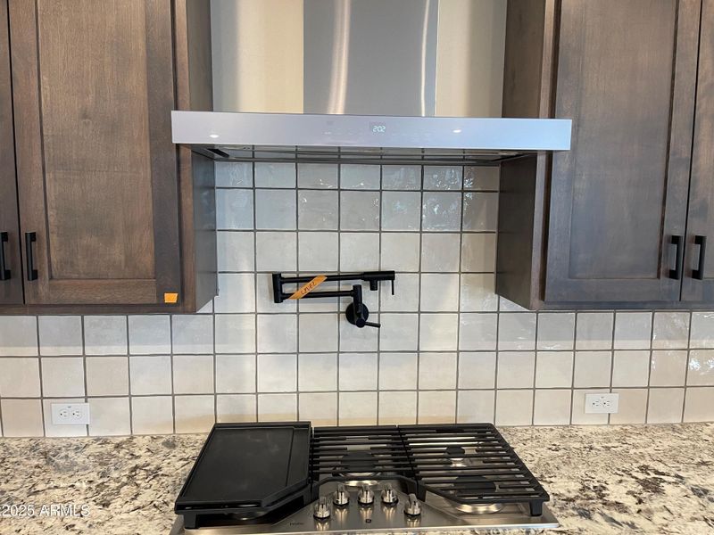 Lot 35 Kitchen Gas Appliances