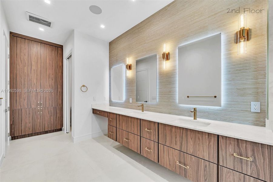 Furnished interior view inside a new home in , Key Largo (Image 50).