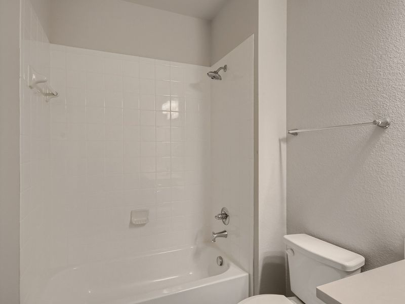 Plan 1521 Secondary Bathroom Representative Photo