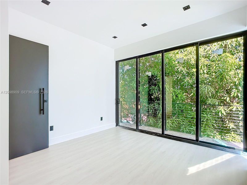 Spacious, unfurnished interior of a new home in , Miami (Image 19).