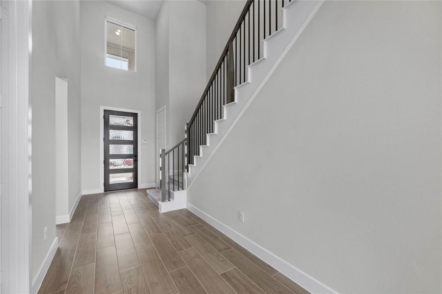 Representative image. Features, selections and colors may vary. Representative image. Features, selections and colors may vary.