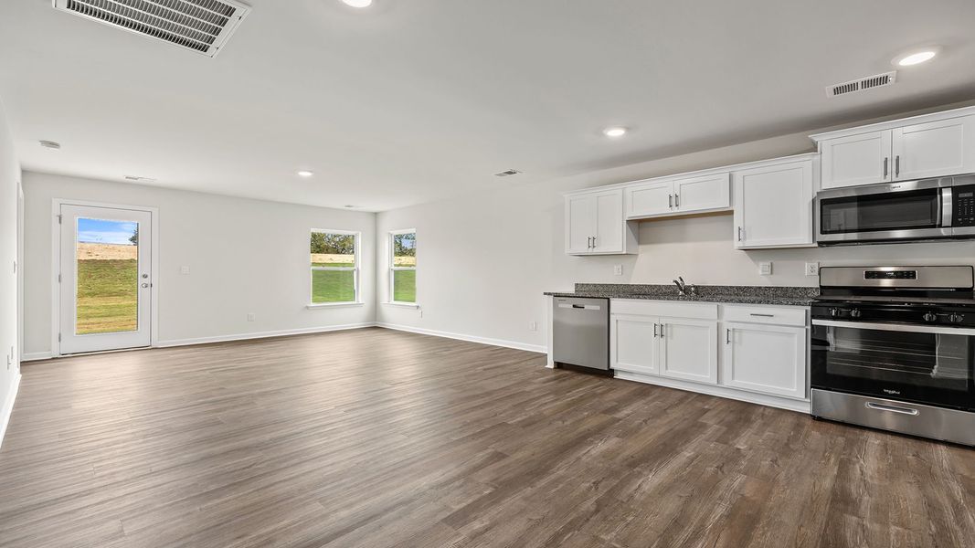 Spacious, unfurnished interior of a new home in Durbin Meadows, Fountain Inn (Image 18).
