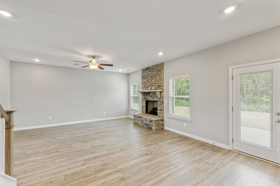 Spacious, unfurnished interior of a new home in Stillwater, Tullahoma (Image 11).
