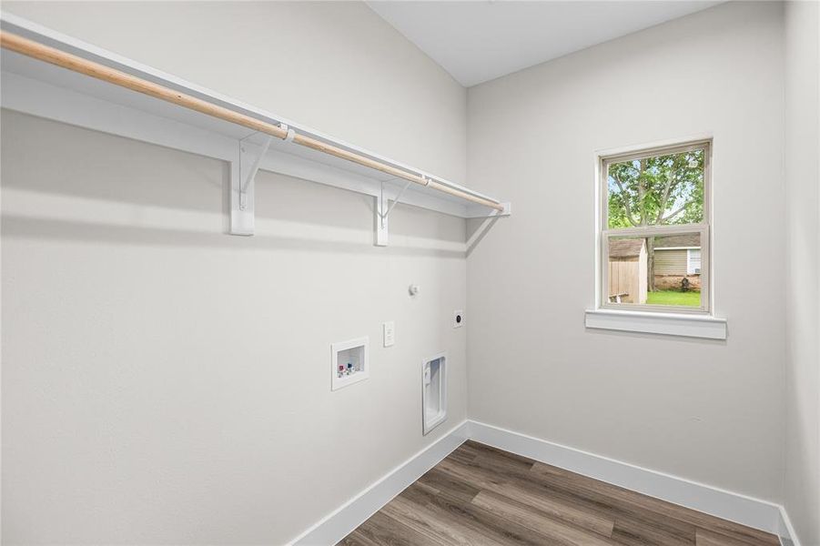 Spacious, unfurnished interior of a new home in , Tom Bean (Image 27).