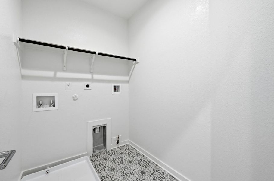 Spacious, unfurnished interior of a new home in , Buda (Image 21).