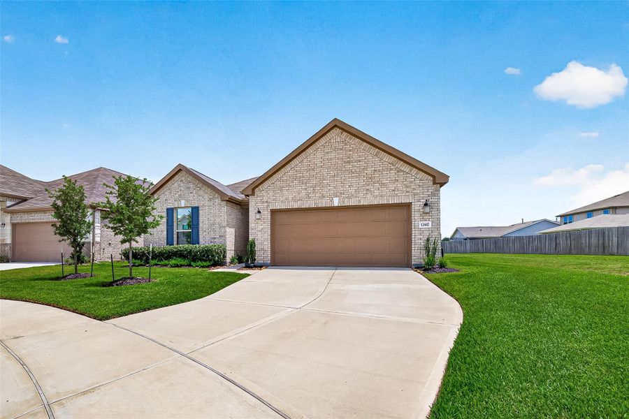 Front exterior of a new home in , Houston, TX, highlighting curb appeal (Image 1). Front exterior of a new home in , Houston, TX, highlighting curb appeal (Image 1).