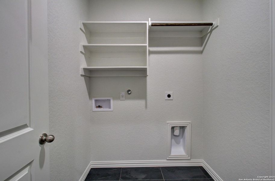 Spacious, unfurnished interior of a new home in , New Braunfels (Image 24).