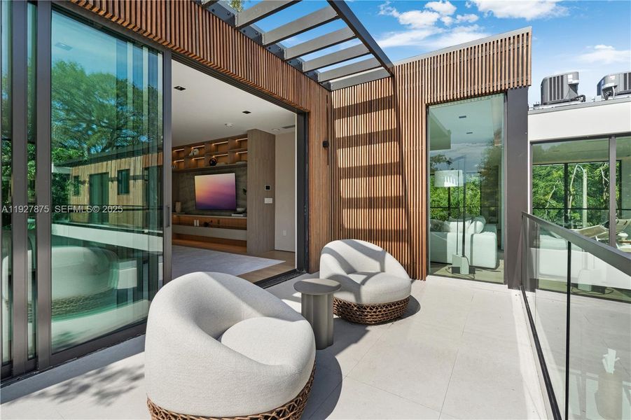 Exterior details and patio area of a home in , Miami (Image 25).