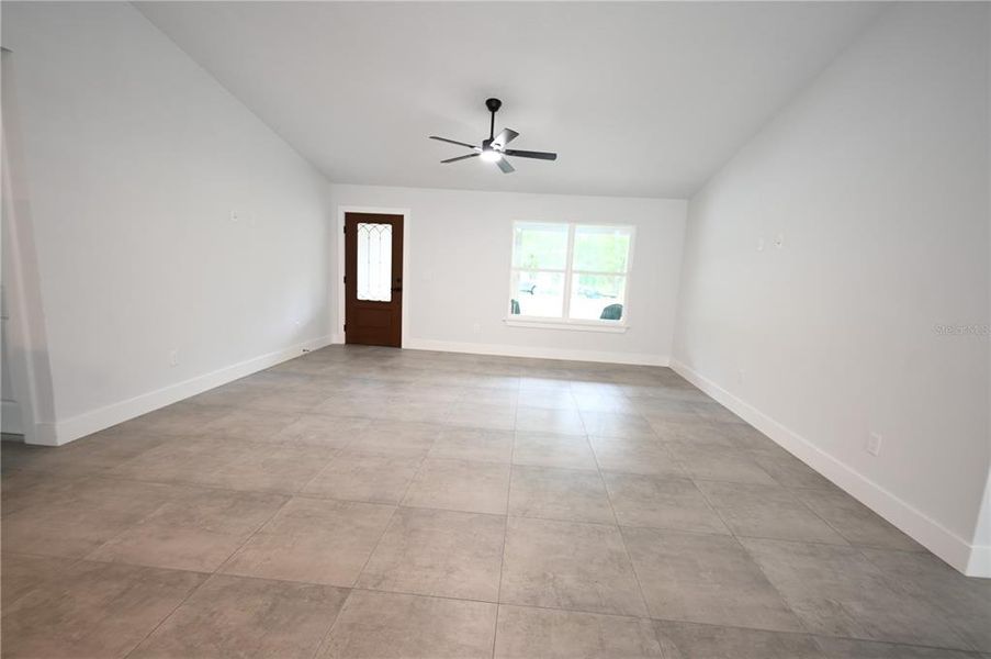 Spacious, unfurnished interior of a new home in , Dunnellon (Image 19).