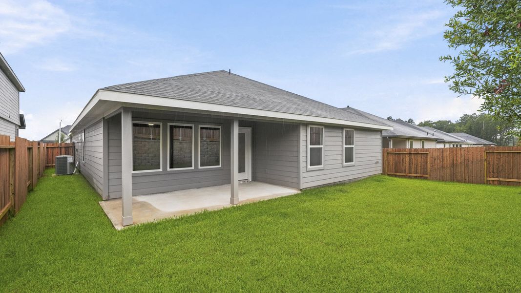 Exterior details and patio area of a home in Silverthorne, Conroe (Image 4). Exterior details and patio area of a home in Silverthorne, Conroe (Image 4).