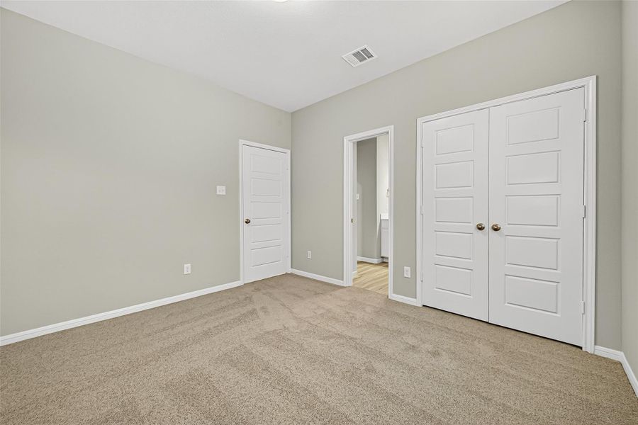 Spacious, unfurnished interior of a new home in Sunterra, Katy (Image 41).