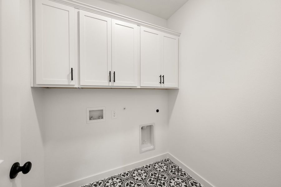 Spacious, unfurnished interior of a new home in Country Hollow Sales Phase 1, Willow Park (Image 25).