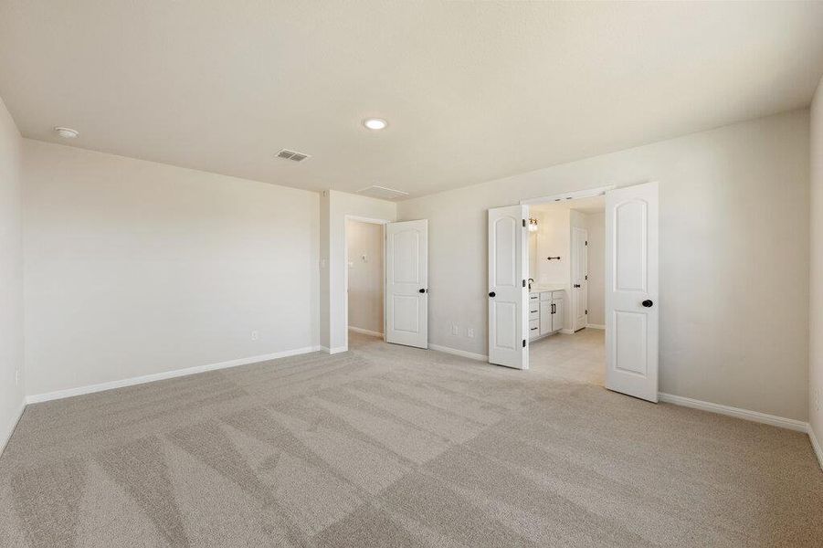 Spacious, unfurnished interior of a new home in Patterson Ranch, Georgetown (Image 37).