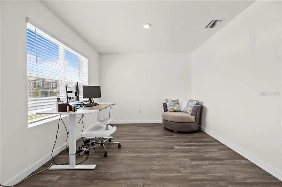 Furnished interior view inside a new home in Epperson, Wesley Chapel (Image 15).