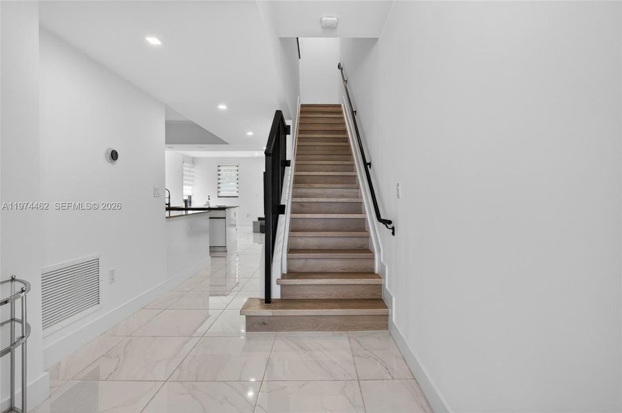 Spacious, unfurnished interior of a new home in , Dania Beach (Image 20).