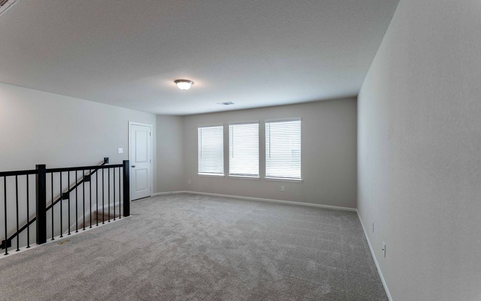 Spacious, unfurnished interior of a new home in Canterra Creek, Rosharon (Image 17).