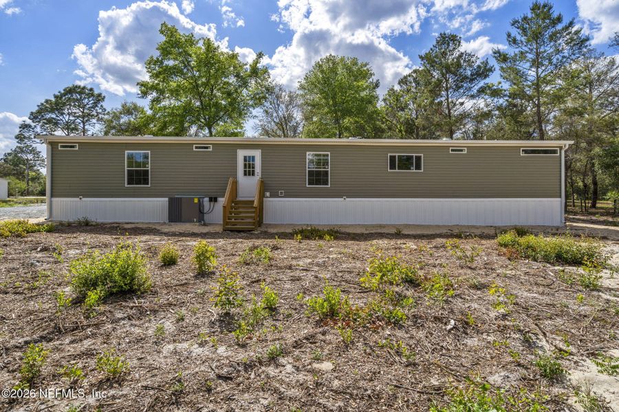 Exterior details and patio area of a home in , Keystone Heights (Image 26).