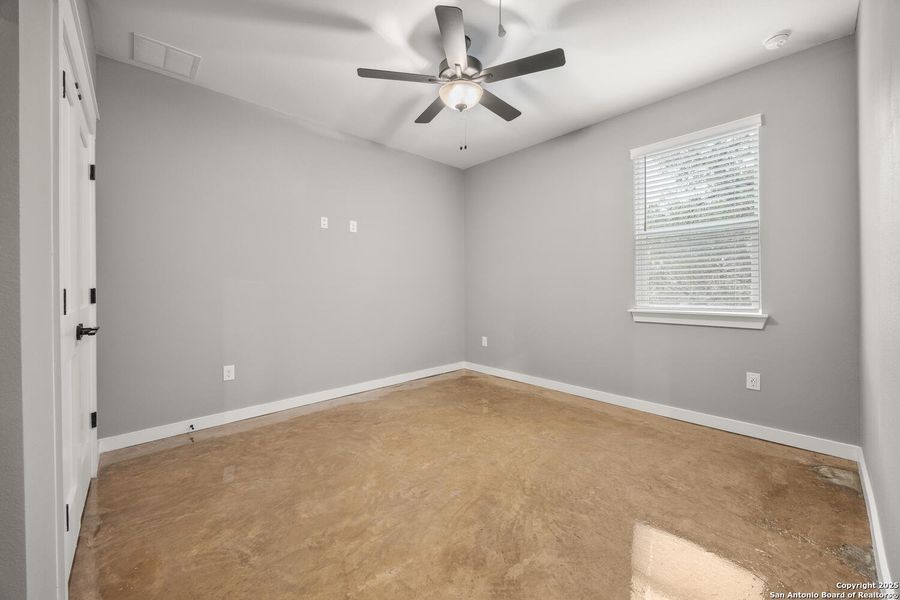 Spacious, unfurnished interior of a new home in , Canyon Lake (Image 12).