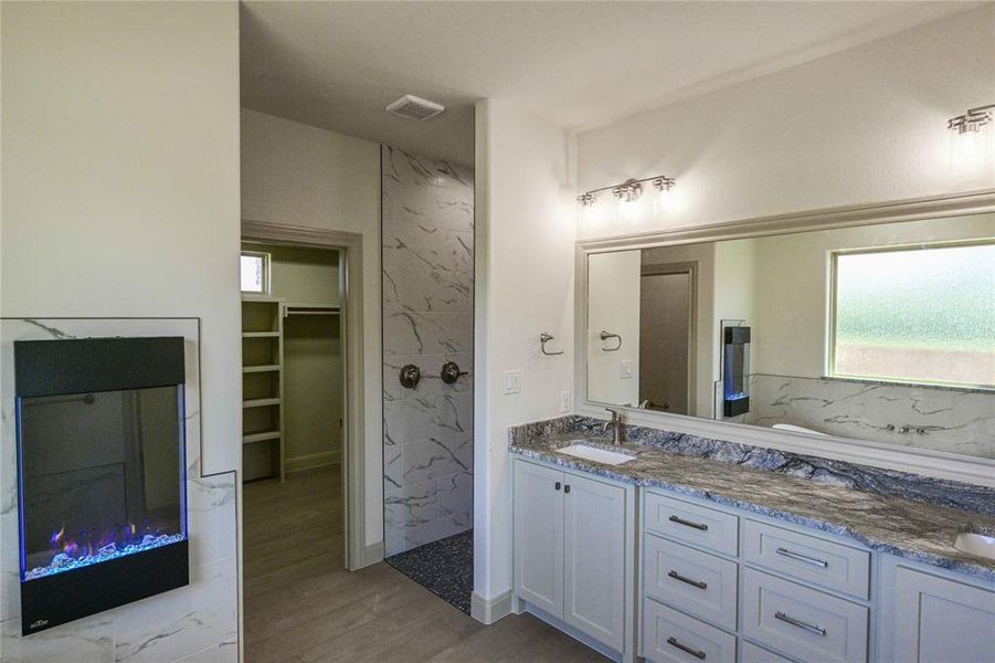 Furnished interior view inside a new home in , Abilene (Image 35).