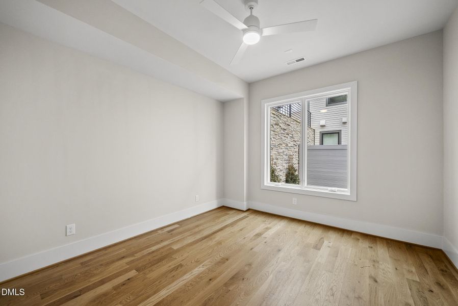 35 - 407 Waldo - Ground Level Bedroom