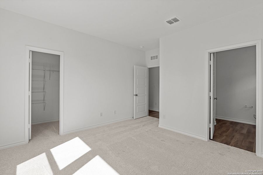 Spacious, unfurnished interior of a new home in The Overlook at Creekside, New Braunfels (Image 19).