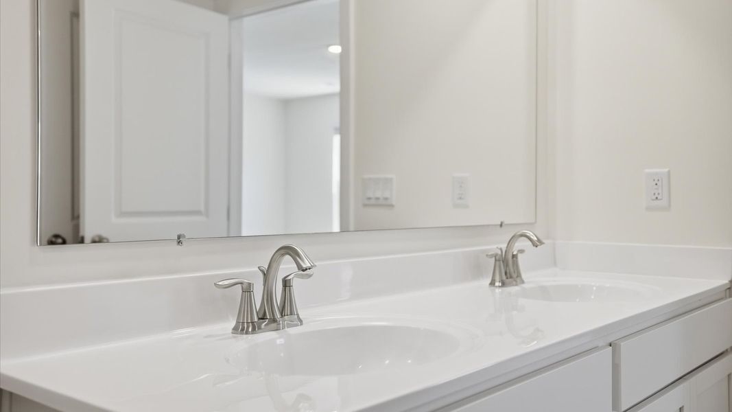 Close-up of interior finishes inside a home in Oak Hill, Vonore (Image 12).