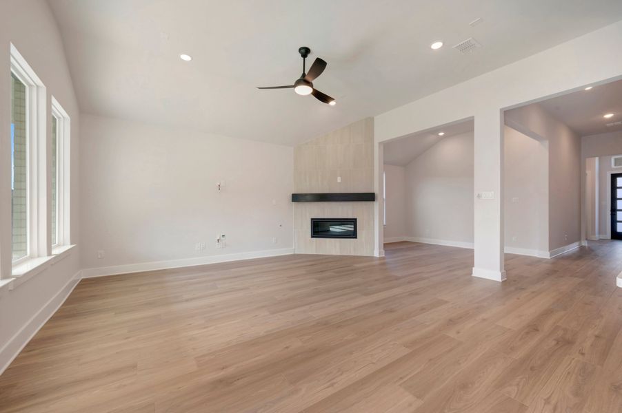 Spacious, unfurnished interior of a new home in Union Park, Little Elm (Image 12).