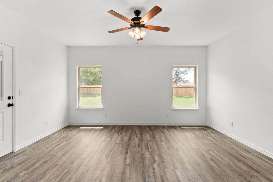 Spacious, unfurnished interior of a new home in , Lampasas (Image 14).