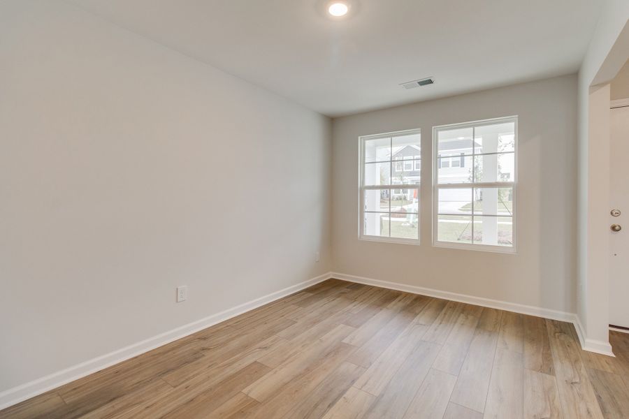 Spacious, unfurnished interior of a new home in Ellington, Elgin (Image 16).
