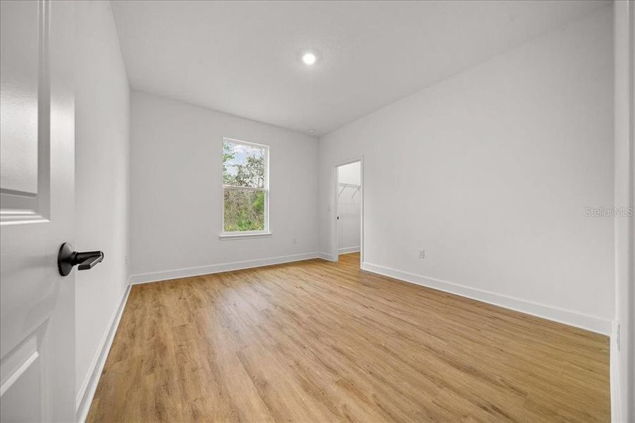 Spacious, unfurnished interior of a new home in , Weeki Wachee (Image 57).