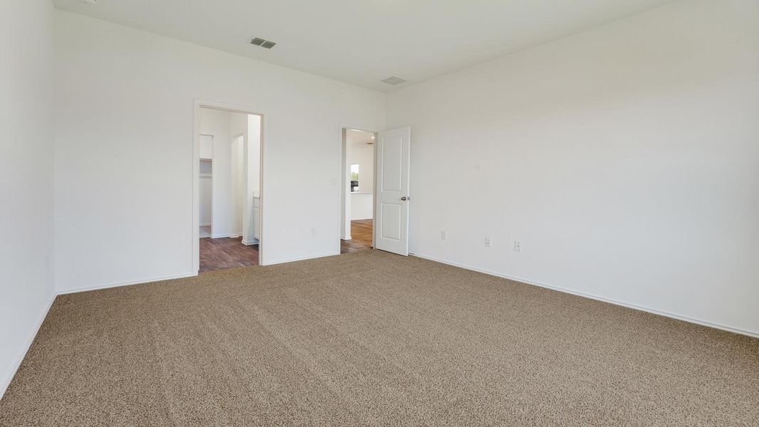 Spacious, unfurnished interior of a new home in Durango, Mustang Ridge (Image 17).