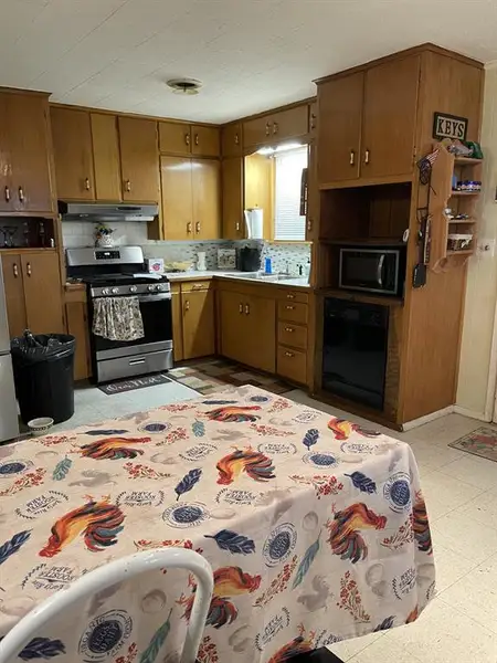 Furnished interior view inside a new home in , Bangs (Image 3).