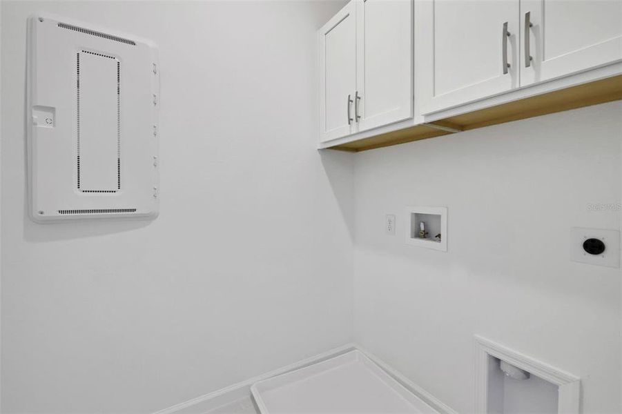 Spacious, unfurnished interior of a new home in Serenade at Ovation, Winter Garden (Image 20).